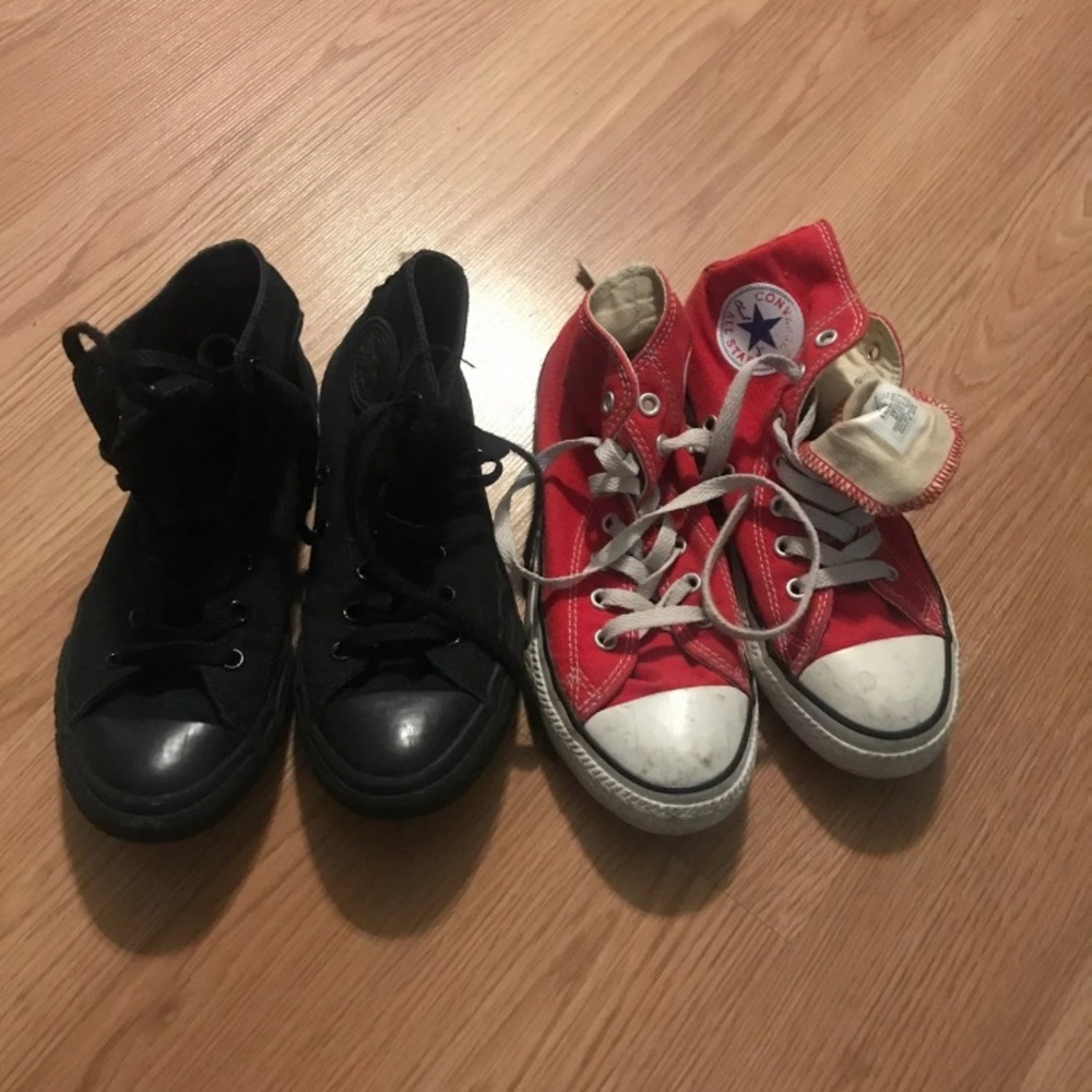 2 pairs of kids converse size 2